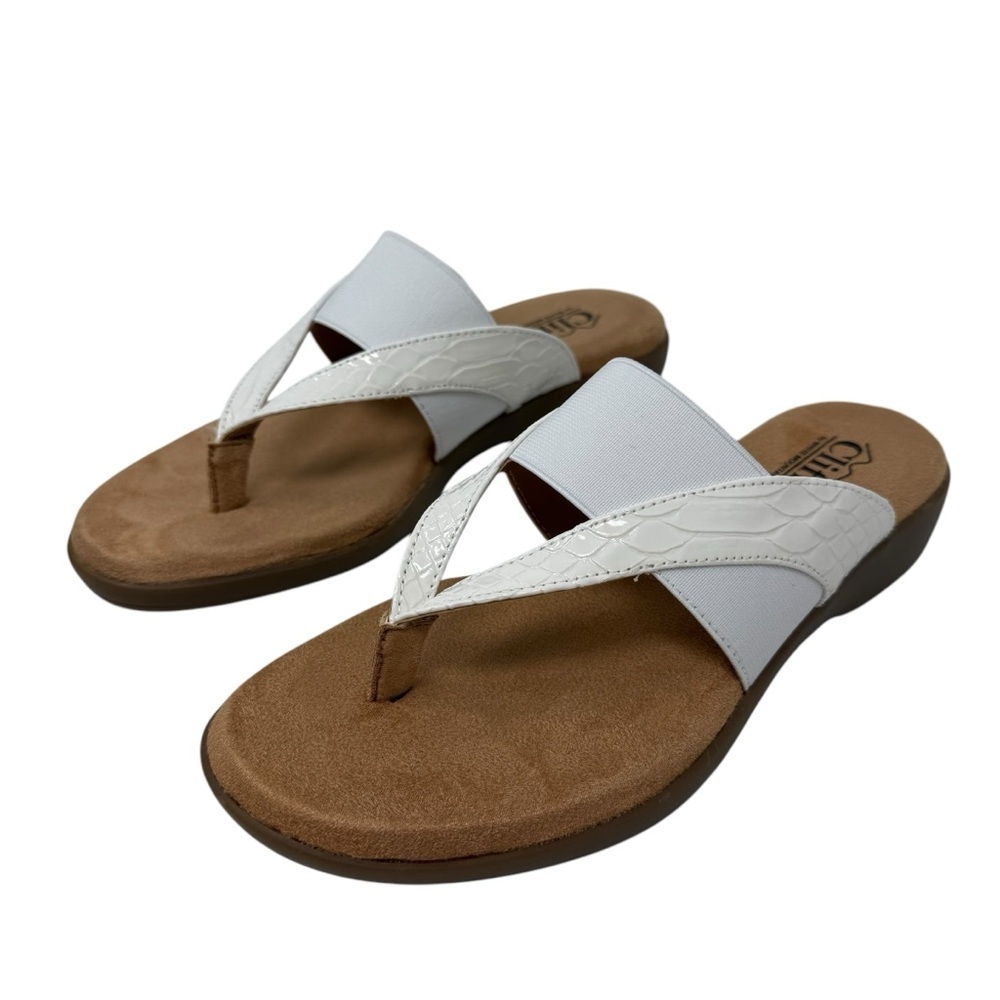 Cliffs by White‎ Mountain Bumble Women's size 7 Thong Sandals White slip on NWT
